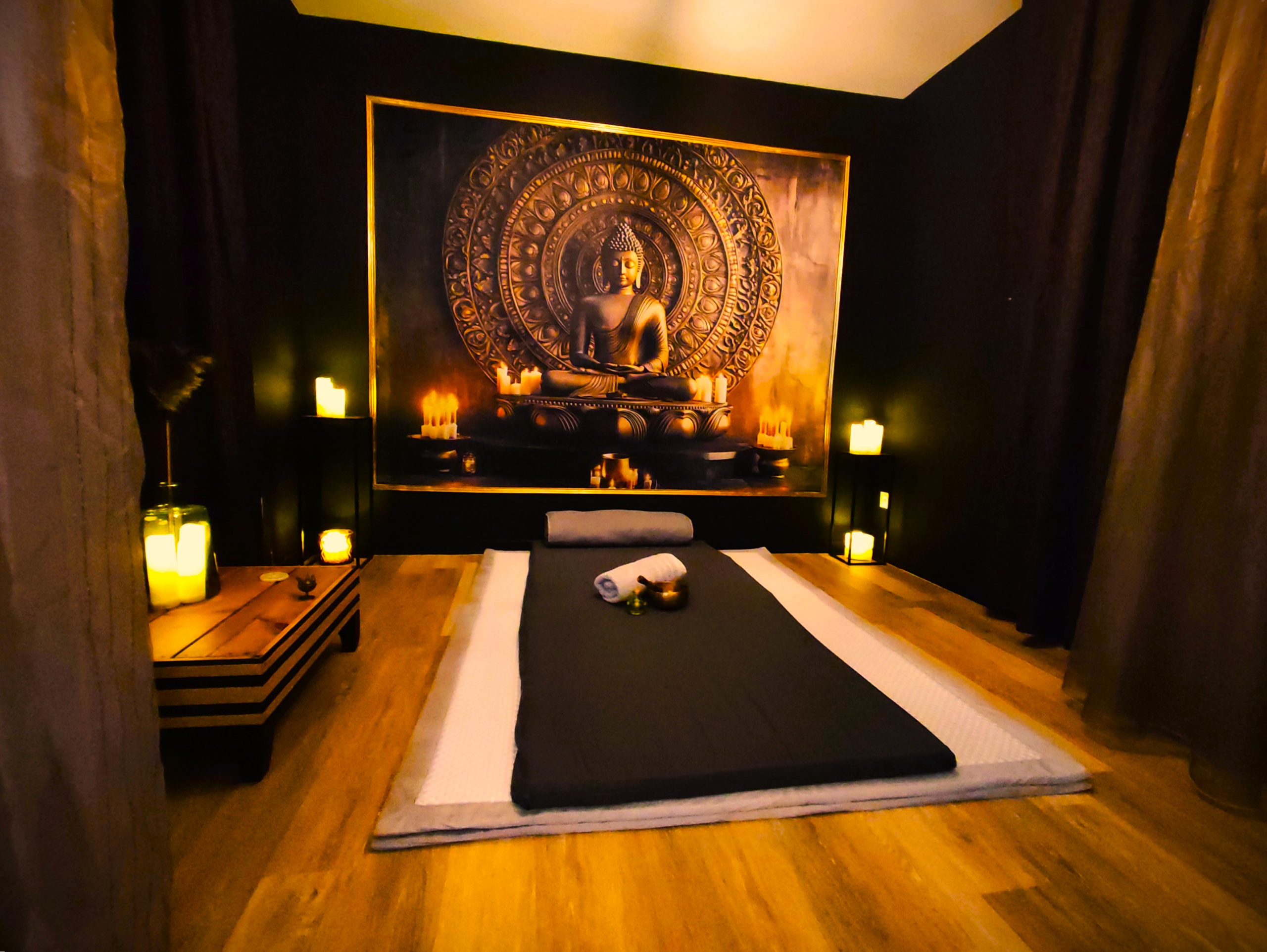 massage our homme tantrique et naturiste  sur futon à Saint-Etienne 